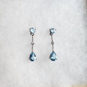 Elegant Silver Light Blue Teardrop Drop Earrings